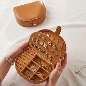Elegant Tan Jewelry Organizer